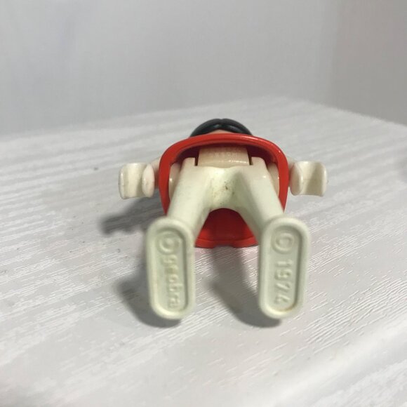 Vintage 1974 Playmobil Figure With Red Outfit & Black Hair - Picture 5 of 5